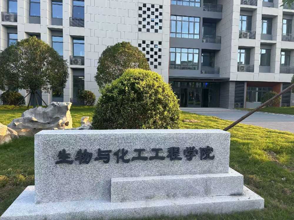 沈丘县扬州职业大学体育场高杆灯项目
